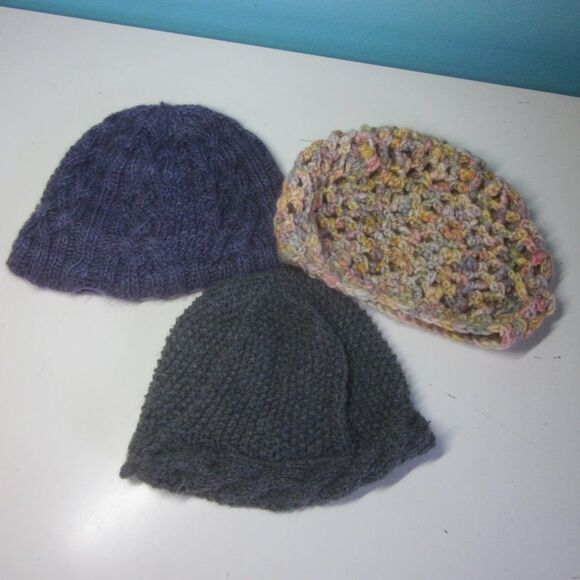 Hand knit wool hats - Set of 3 main image 5